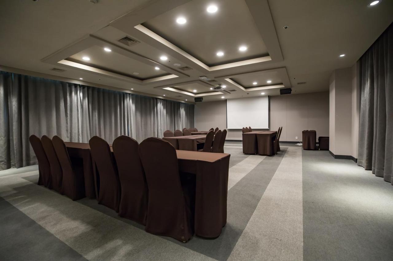 แบร์ ทาวน์ Hotel โพชอน ภายนอก รูปภาพ