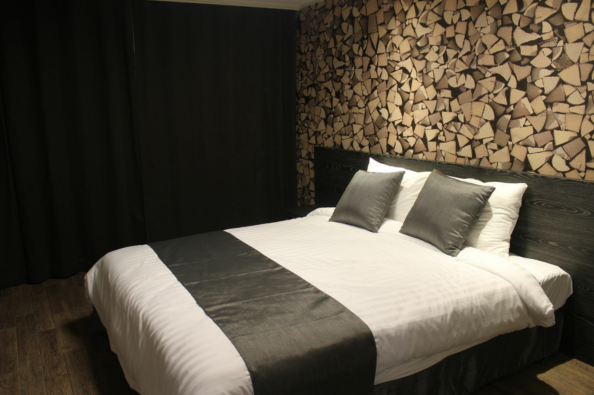 แบร์ ทาวน์ Hotel โพชอน ภายนอก รูปภาพ
