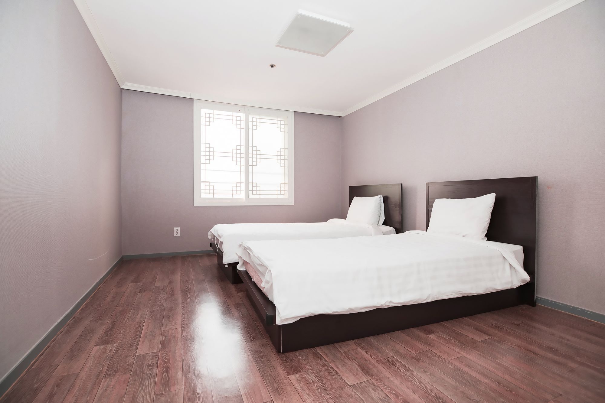 แบร์ ทาวน์ Hotel โพชอน ภายนอก รูปภาพ