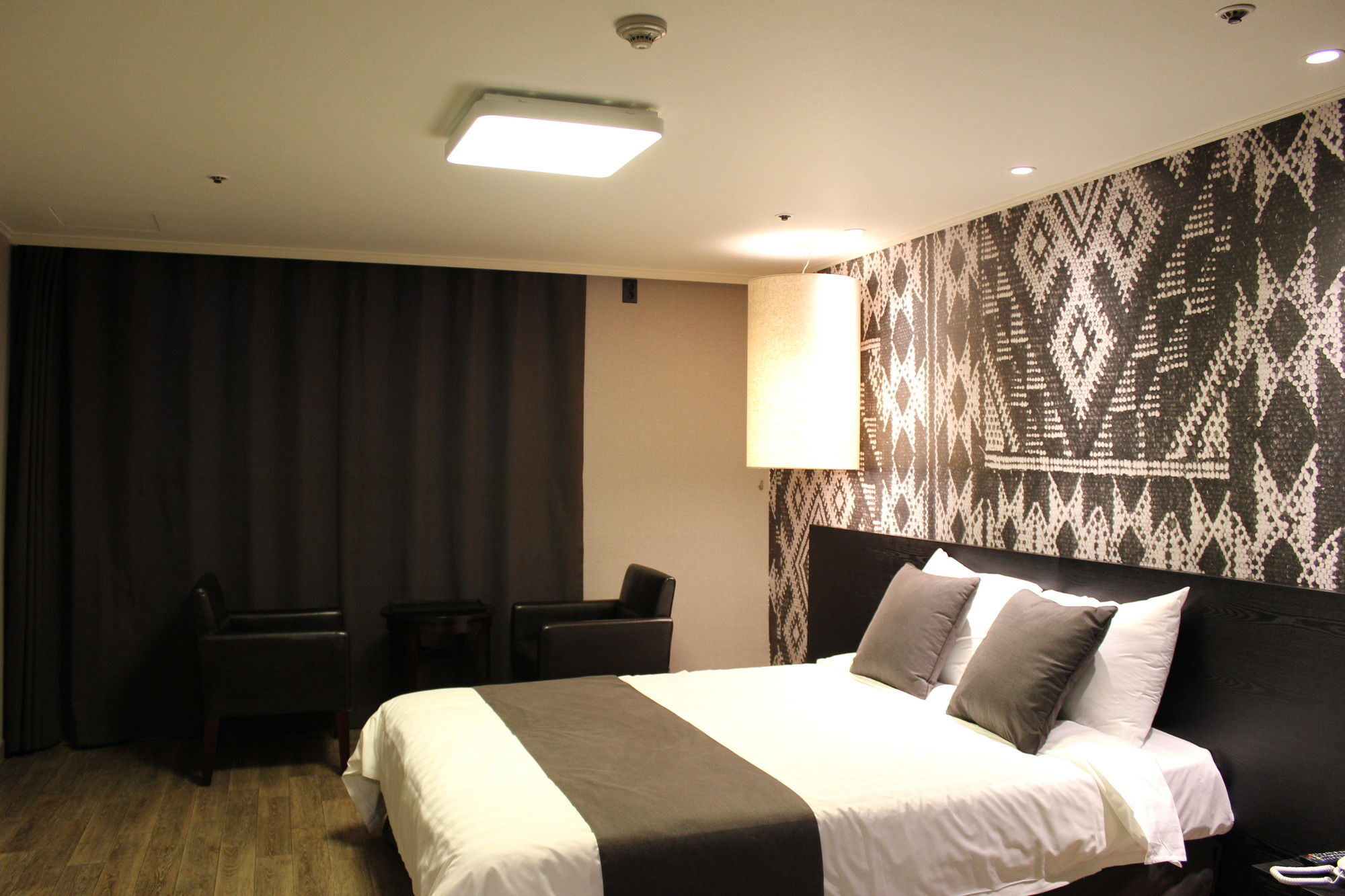 แบร์ ทาวน์ Hotel โพชอน ภายนอก รูปภาพ
