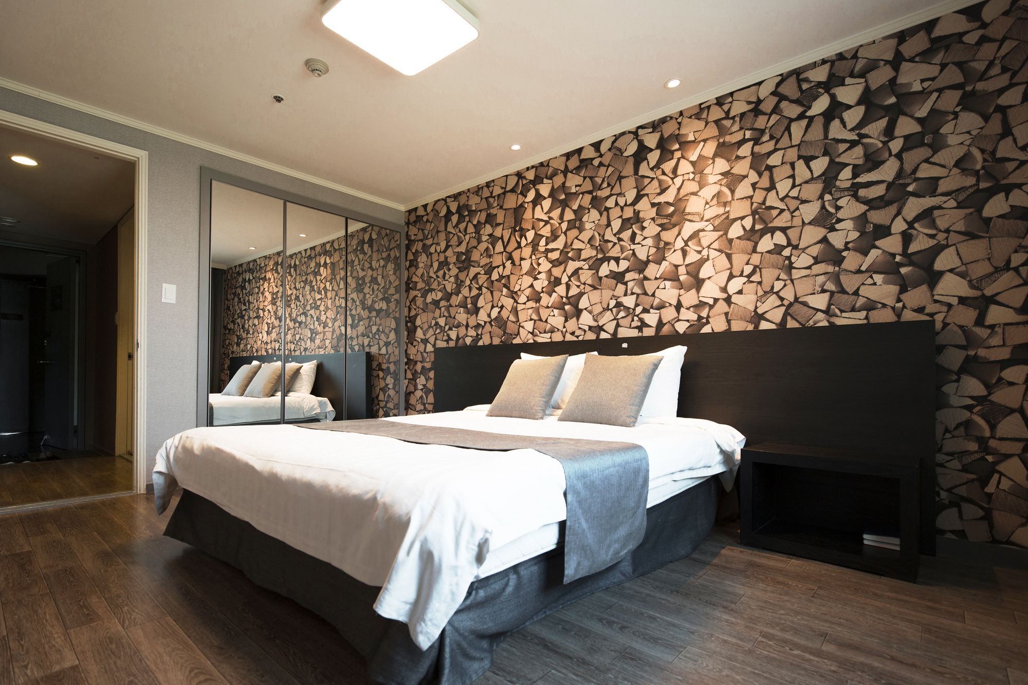 แบร์ ทาวน์ Hotel โพชอน ภายนอก รูปภาพ