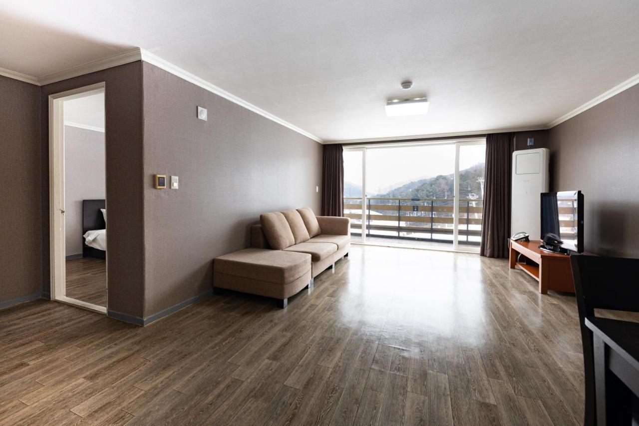 แบร์ ทาวน์ Hotel โพชอน ภายนอก รูปภาพ