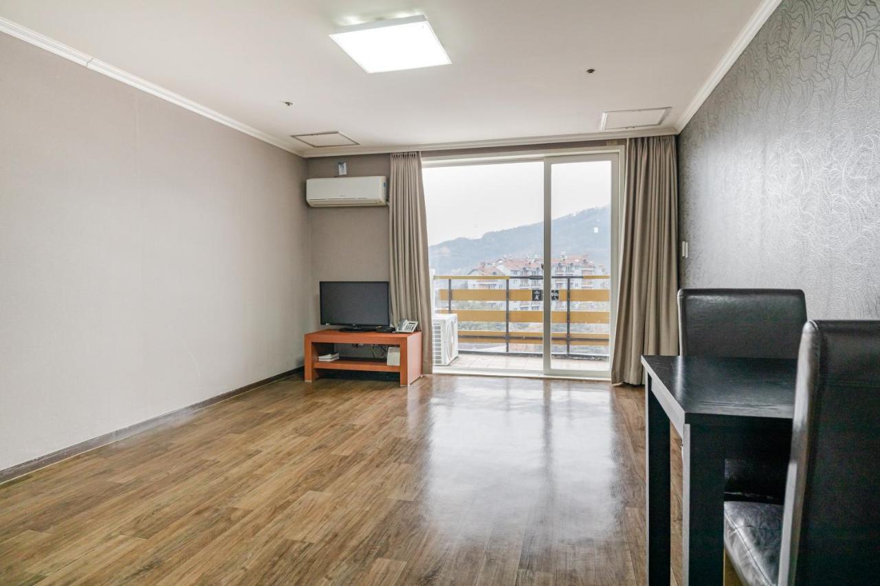 แบร์ ทาวน์ Hotel โพชอน ภายนอก รูปภาพ