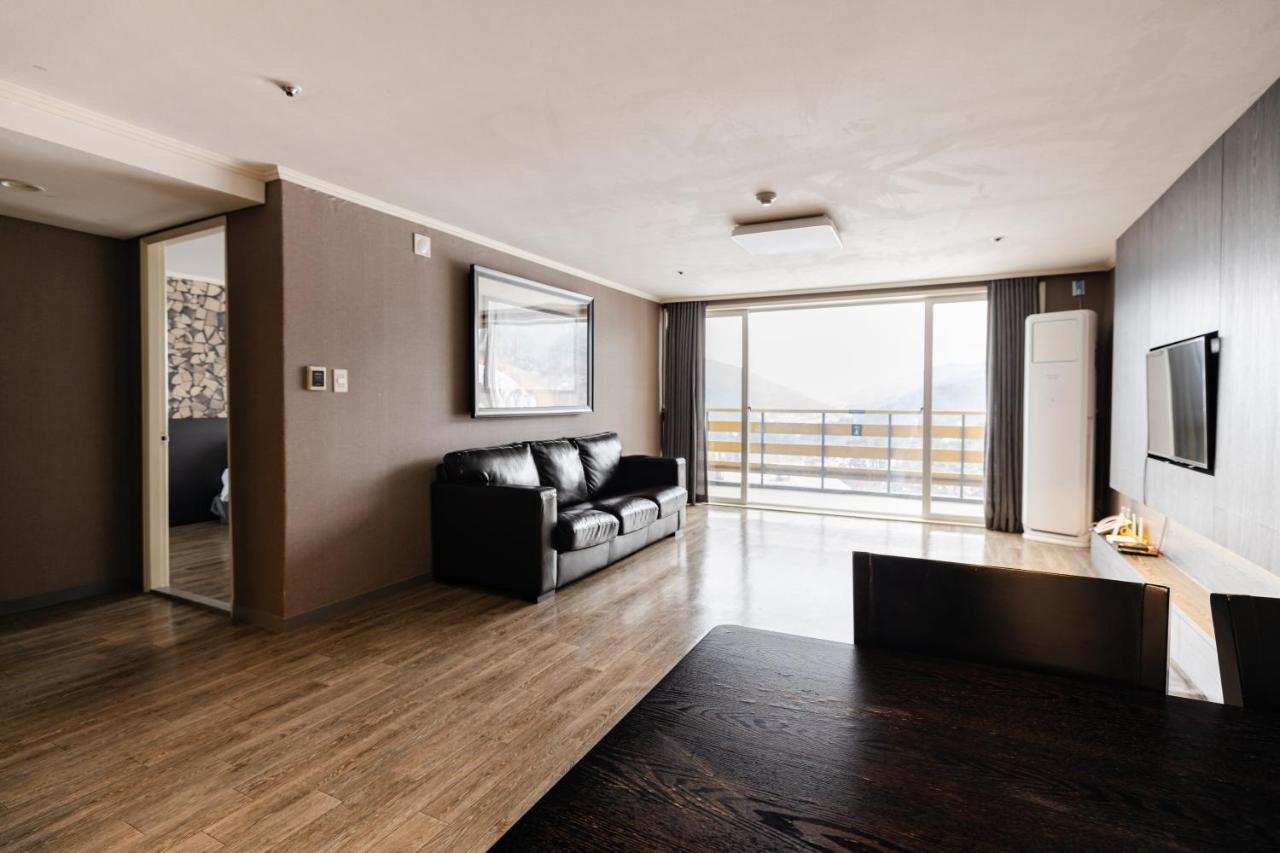 แบร์ ทาวน์ Hotel โพชอน ภายนอก รูปภาพ