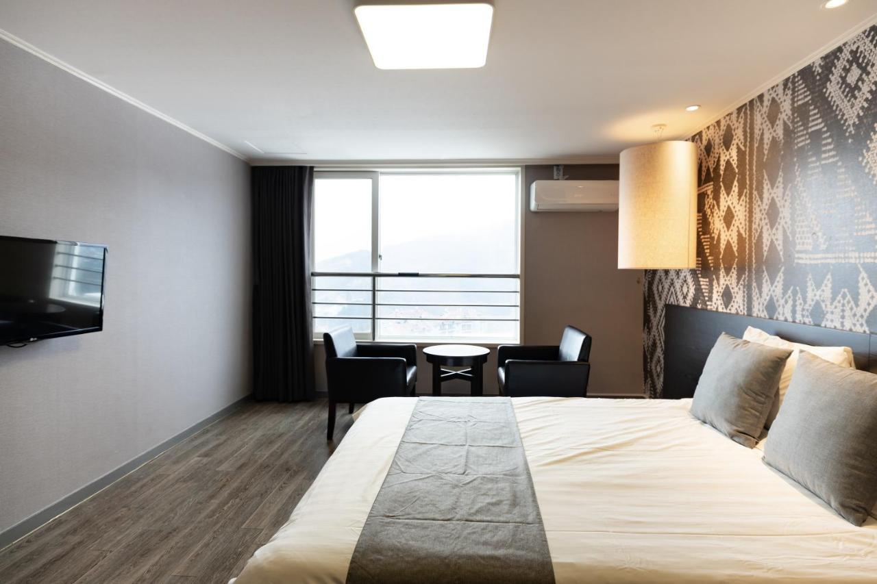แบร์ ทาวน์ Hotel โพชอน ภายนอก รูปภาพ